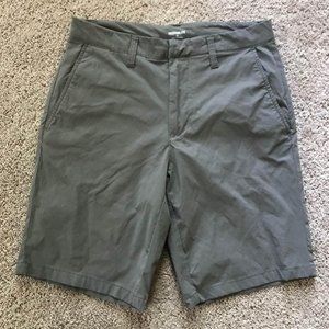 Good Threads men’s size 28 gray shorts